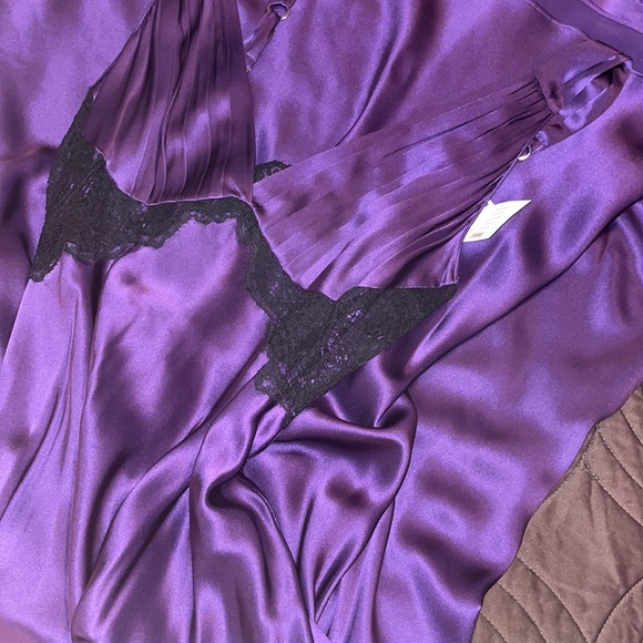 Christine. Size Large. Purple silk gown. - Picture 4 of 7